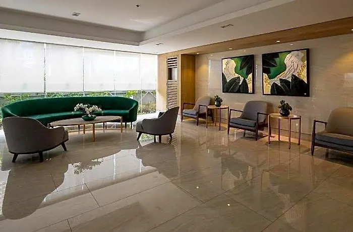 Lush Residences Makati 호텔 4*