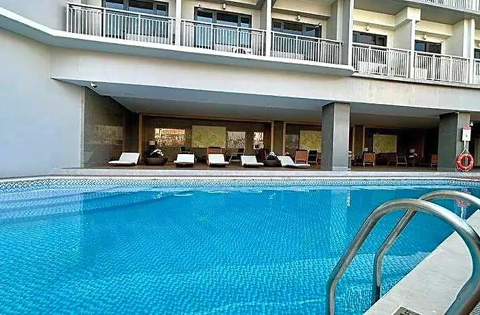 Lush Residences Makati 4*