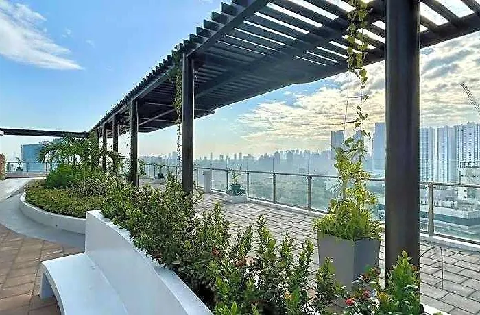 Lush Residences Makati 호텔 4*