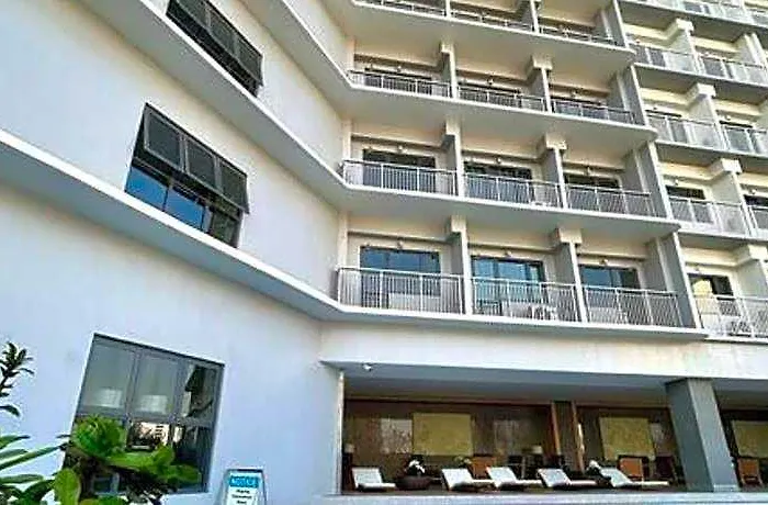 Lush Residences Makati 4*