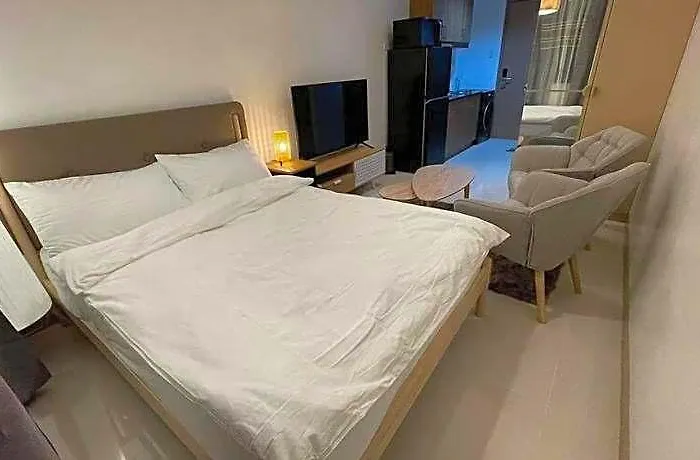 Lush Residences Makati 4*
