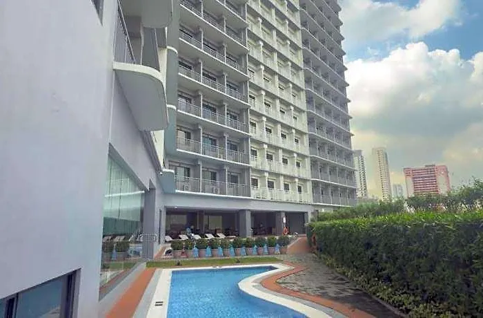 Lush Residences Makati 호텔 4*