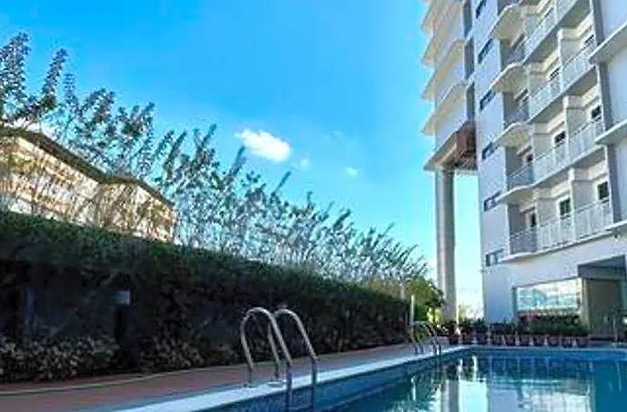 Lush Residences Makati 호텔